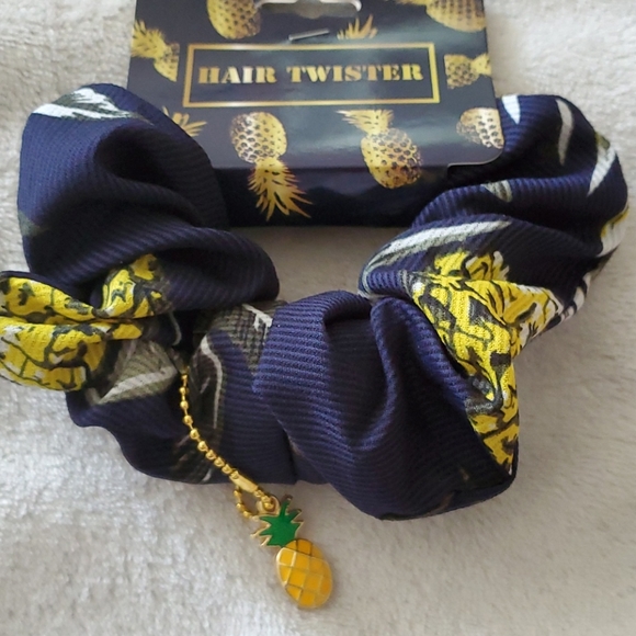 Hair scrunchie 🎁🏷 - Picture 1 of 7